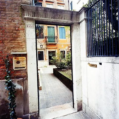 ***  Ca' Angeli Bed & Breakfast Venice Italy